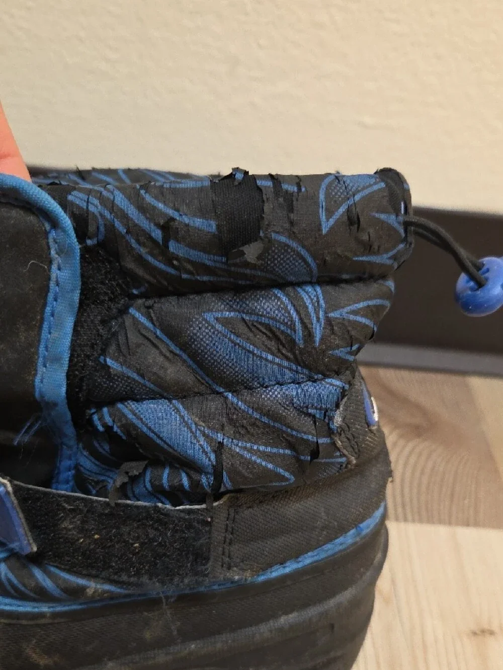 ✨️FREE ✨️Kids Black and Blue Winter Snow Boots